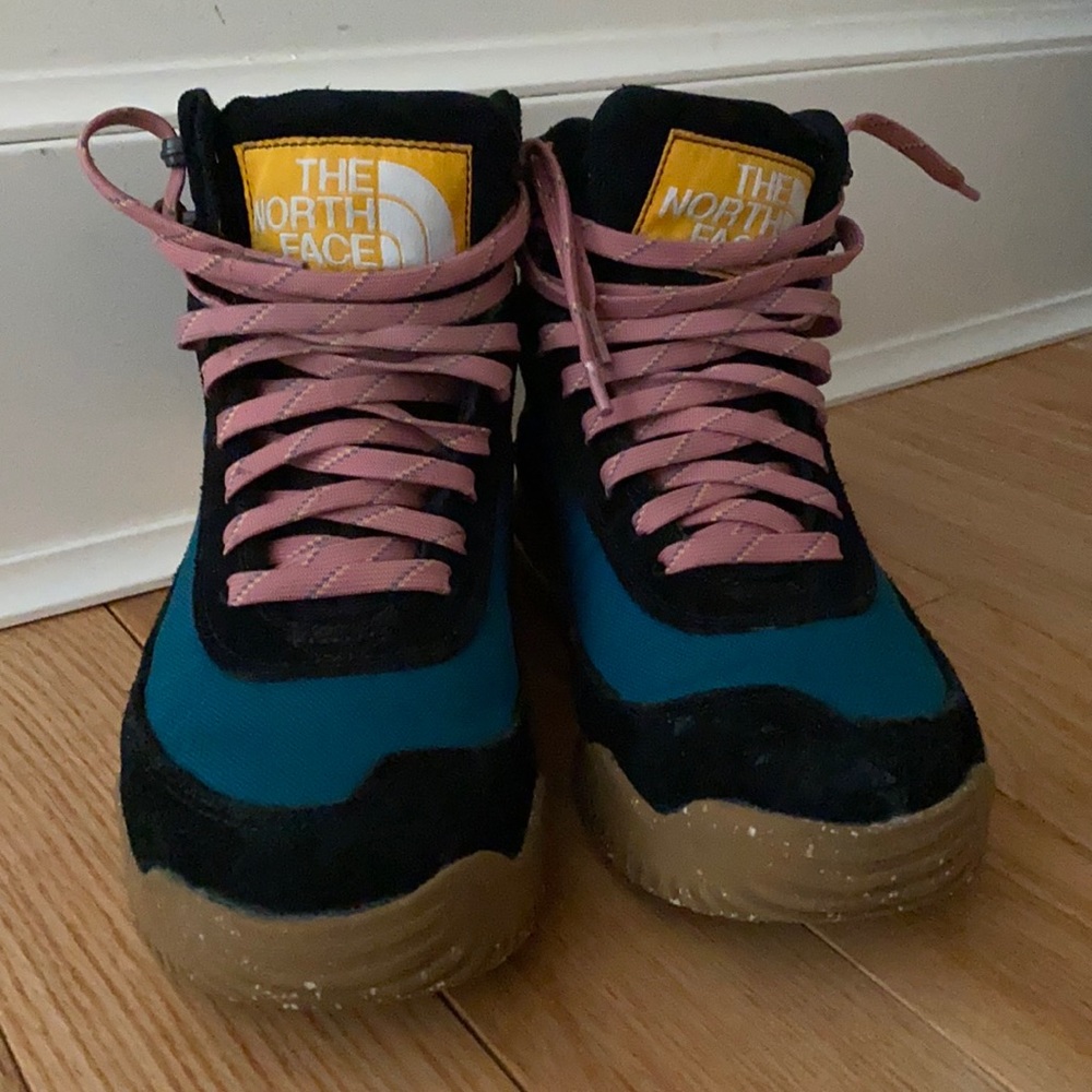 Women’s North Face Back to Berkley boots.